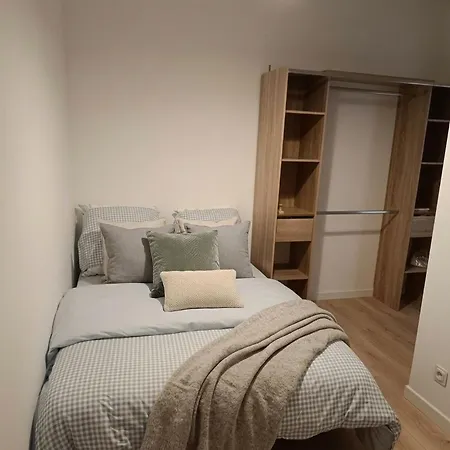 With A Private Bathroom In The Center בית אירוח