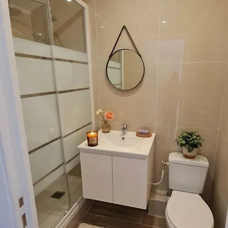 With A Private Bathroom In The Center Homestay *