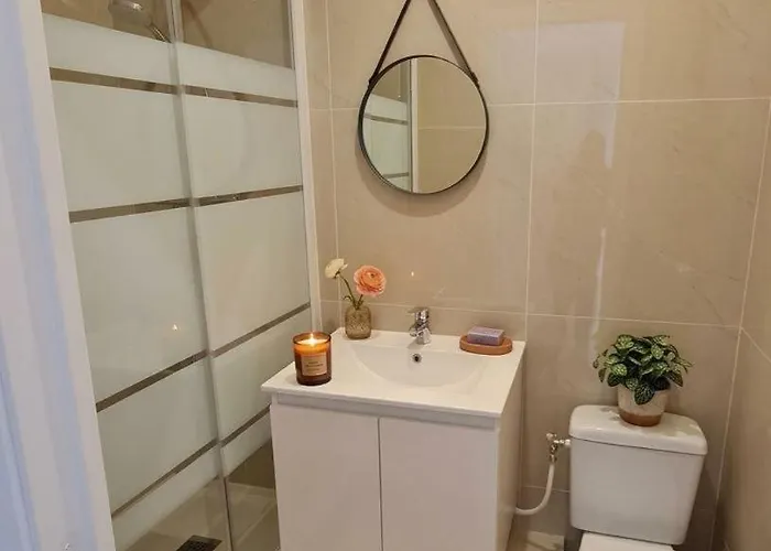 With A Private Bathroom In The Center בית אירוח *